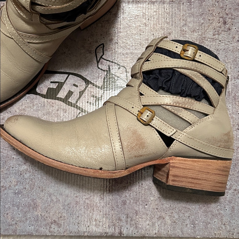 Freebird Stair - Ice Ankle Boots - Picture 4 of 11